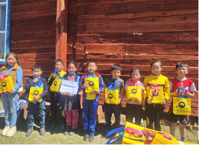 Уралдааны оролцогчид